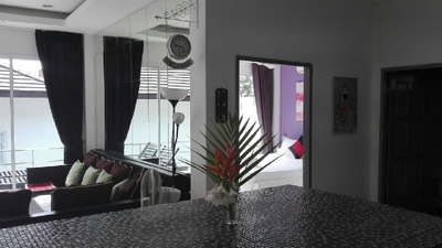 holiday house rental, Villa Paris, living room overlooking the room Sacr Coeur, Chaweng, koh samui.
